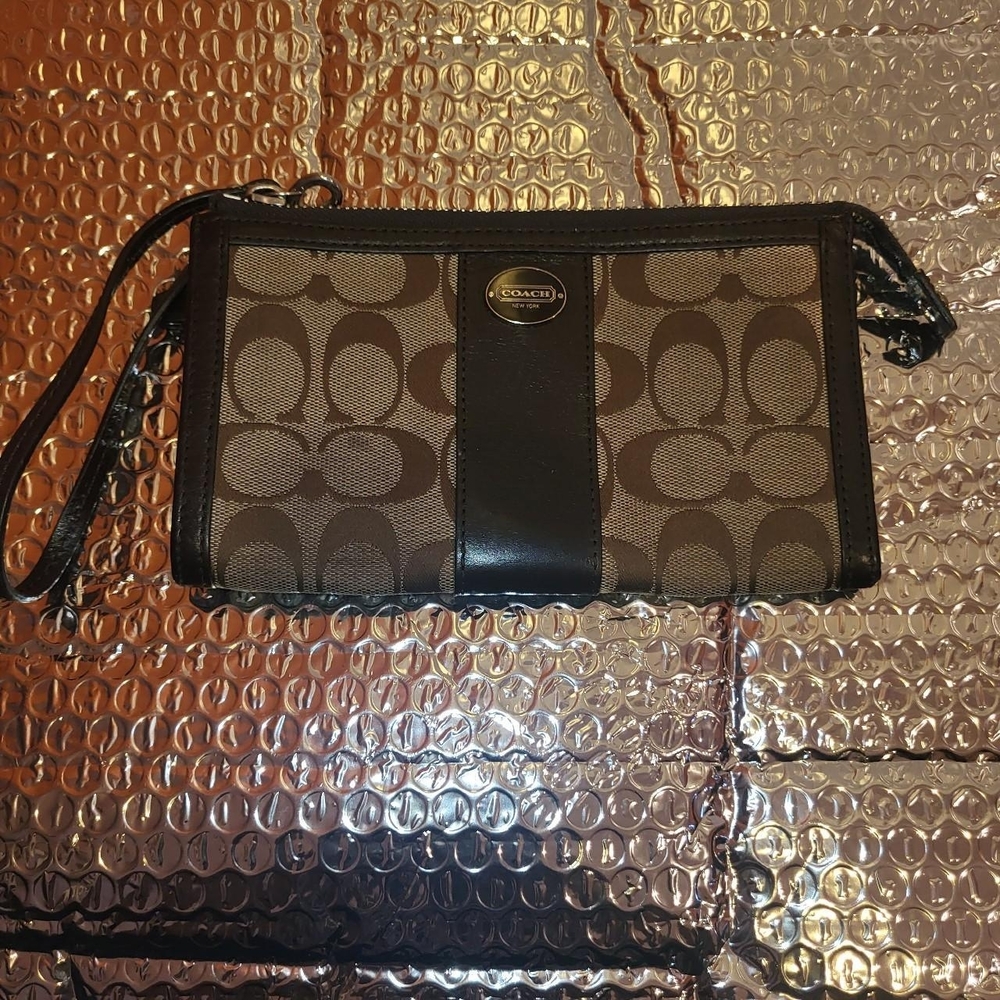 Coach Signature Black and Tan Wristlet